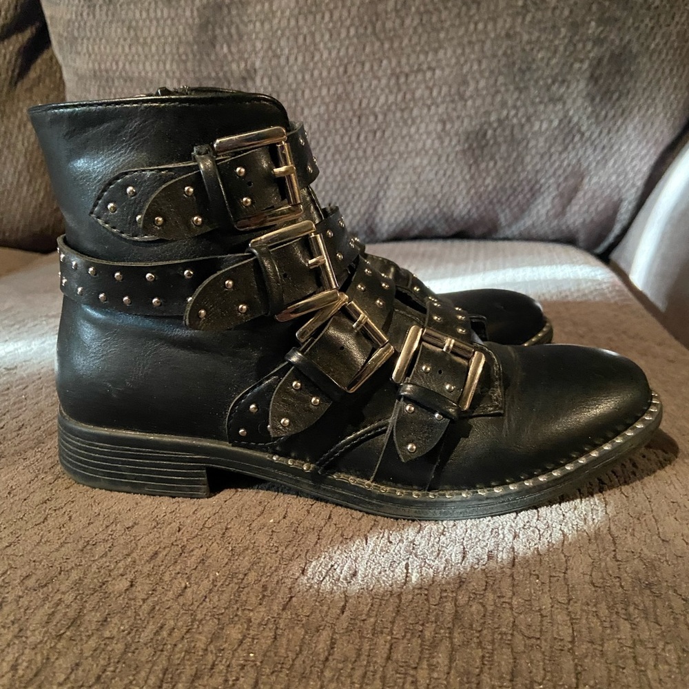Black buckle boots